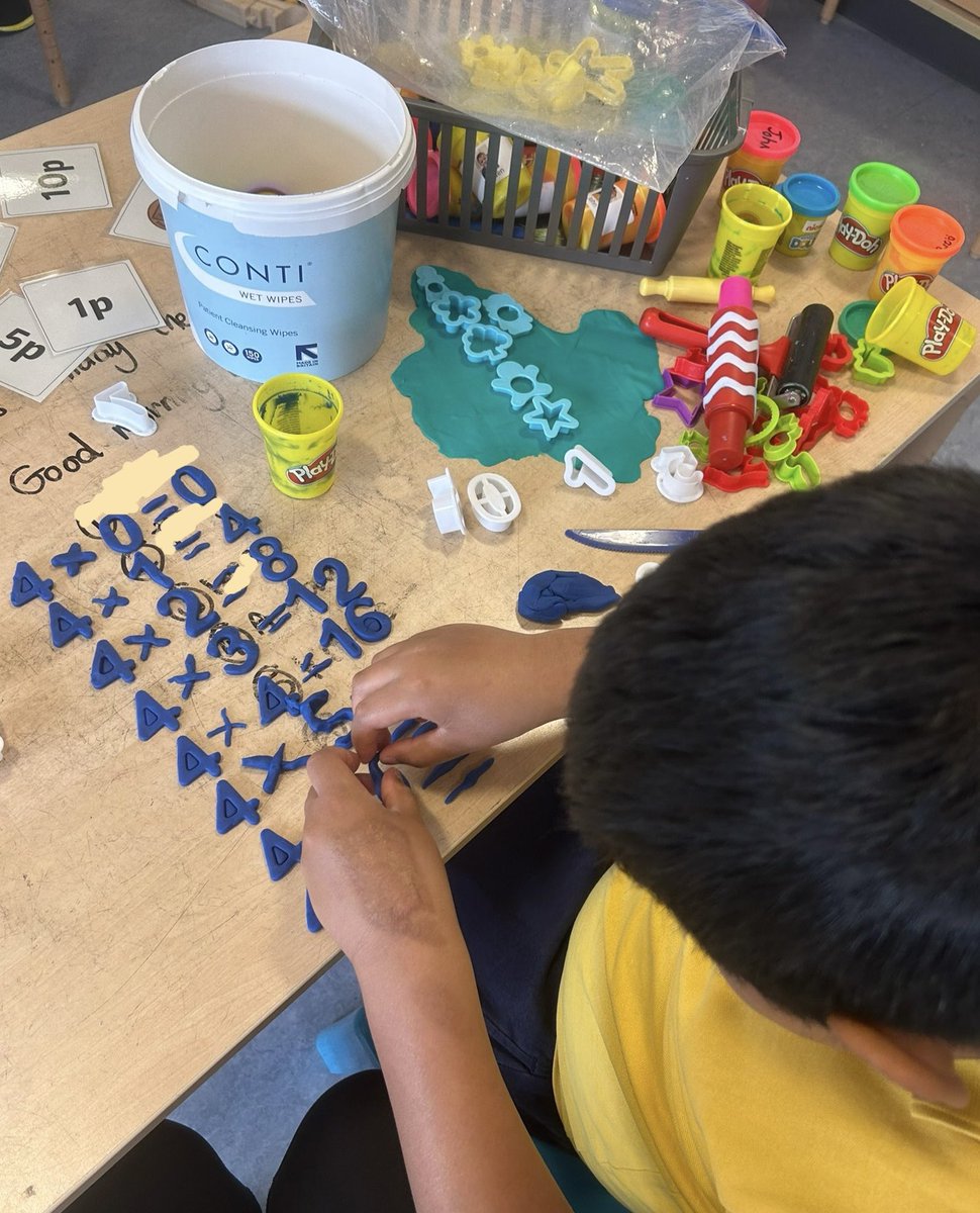BroomleaPrimary's tweet image. Our learners are developing money skills: shopping from a list, adding amounts and counting coins. Counting in 1s, 2s, 5s and 10s led on to X Tables. @glasgowcounts
#Widgit #LearningforSustainability #LifeSkills