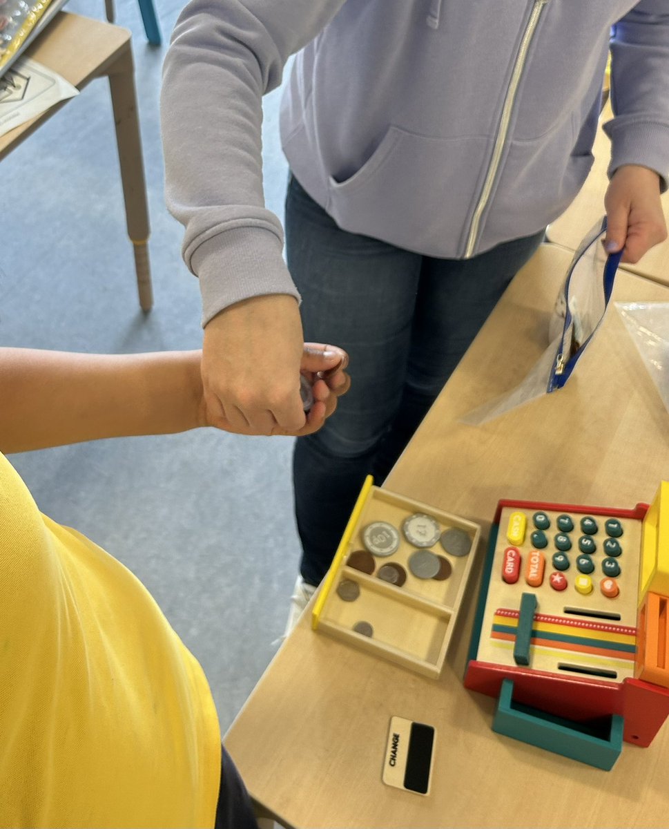 BroomleaPrimary's tweet image. Our learners are developing money skills: shopping from a list, adding amounts and counting coins. Counting in 1s, 2s, 5s and 10s led on to X Tables. @glasgowcounts
#Widgit #LearningforSustainability #LifeSkills