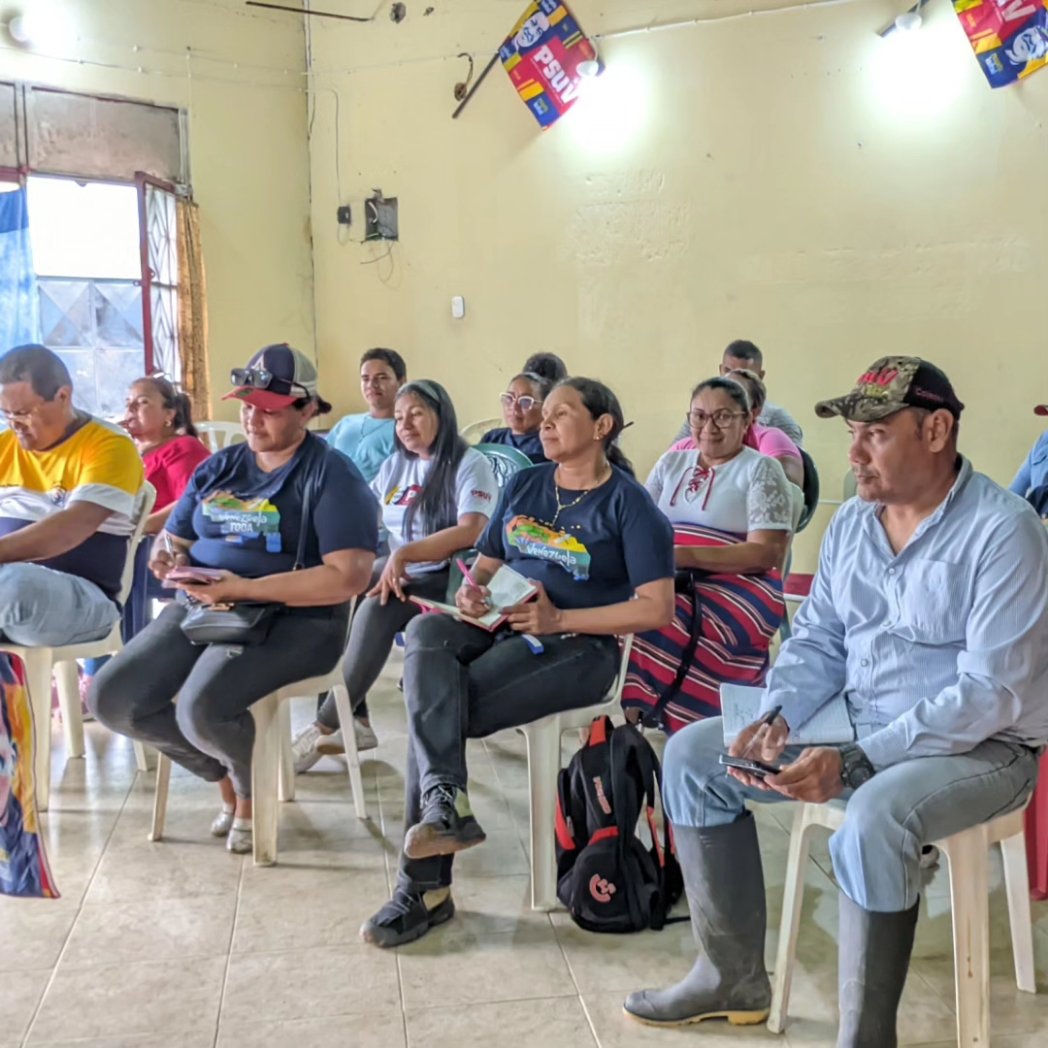 MunozPsuv's tweet photo. Reunión del PSUV en el Mcpio Muñoz con la participación del equipo Municipal y de la parroquia Mantecal para seguir garantizando la organización y la movilización de la maquinaria del @PartidoPSUV

@NicolasMaduro
@dcabellor 
@PSUVEnApure
@eduardopiate2

#NicoLeEchaPichón https://t.co/G63vsFo2yd
