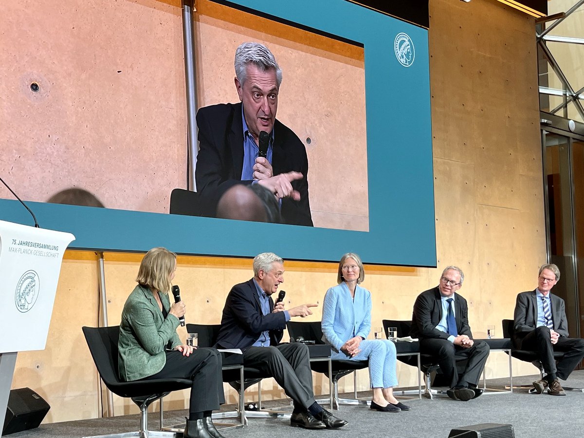Chris Melzer🗽 (@chrismelzer_nyc) on Twitter photo #UNHCR <a href="/FilippoGrandi/">Filippo Grandi</a> in Berlin bei der Max-Planck-G.: „Der Klimawandel ist einer der Faktoren, die zu Vertreibung führen. Das Thema ist komplex, aber das heißt nicht, dass wir Handeln aufschieben sollten. Wir brauchen beides: Klimaschutz jetzt und Lösungen für Flüchtlinge jetzt. #UNHCR <a href="/FilippoGrandi/">Filippo Grandi</a> in Berlin bei der Max-Planck-G.: „Der Klimawandel ist einer der Faktoren, die zu Vertreibung führen. Das Thema ist komplex, aber das heißt nicht, dass wir Handeln aufschieben sollten. Wir brauchen beides: Klimaschutz jetzt und Lösungen für Flüchtlinge jetzt.