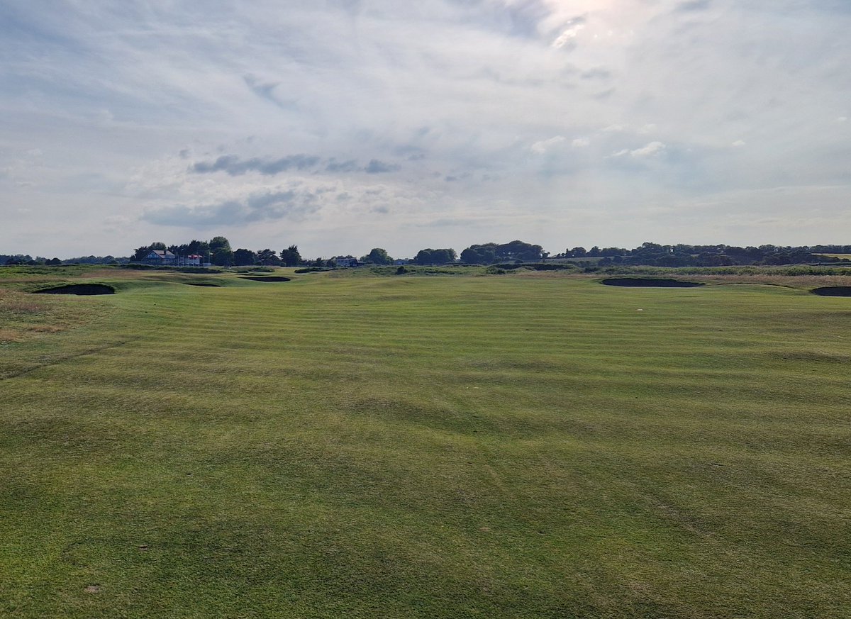 darrenRafferty0's tweet photo. Played Baltray @CountyLouthGC tonight off the back sticks. For sure in my top 5 courses. Immaculate condition. Breezy summer evening https://t.co/oftWjTdlAK