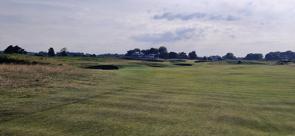 darrenRafferty0's tweet photo. Played Baltray @CountyLouthGC tonight off the back sticks. For sure in my top 5 courses. Immaculate condition. Breezy summer evening https://t.co/oftWjTdlAK