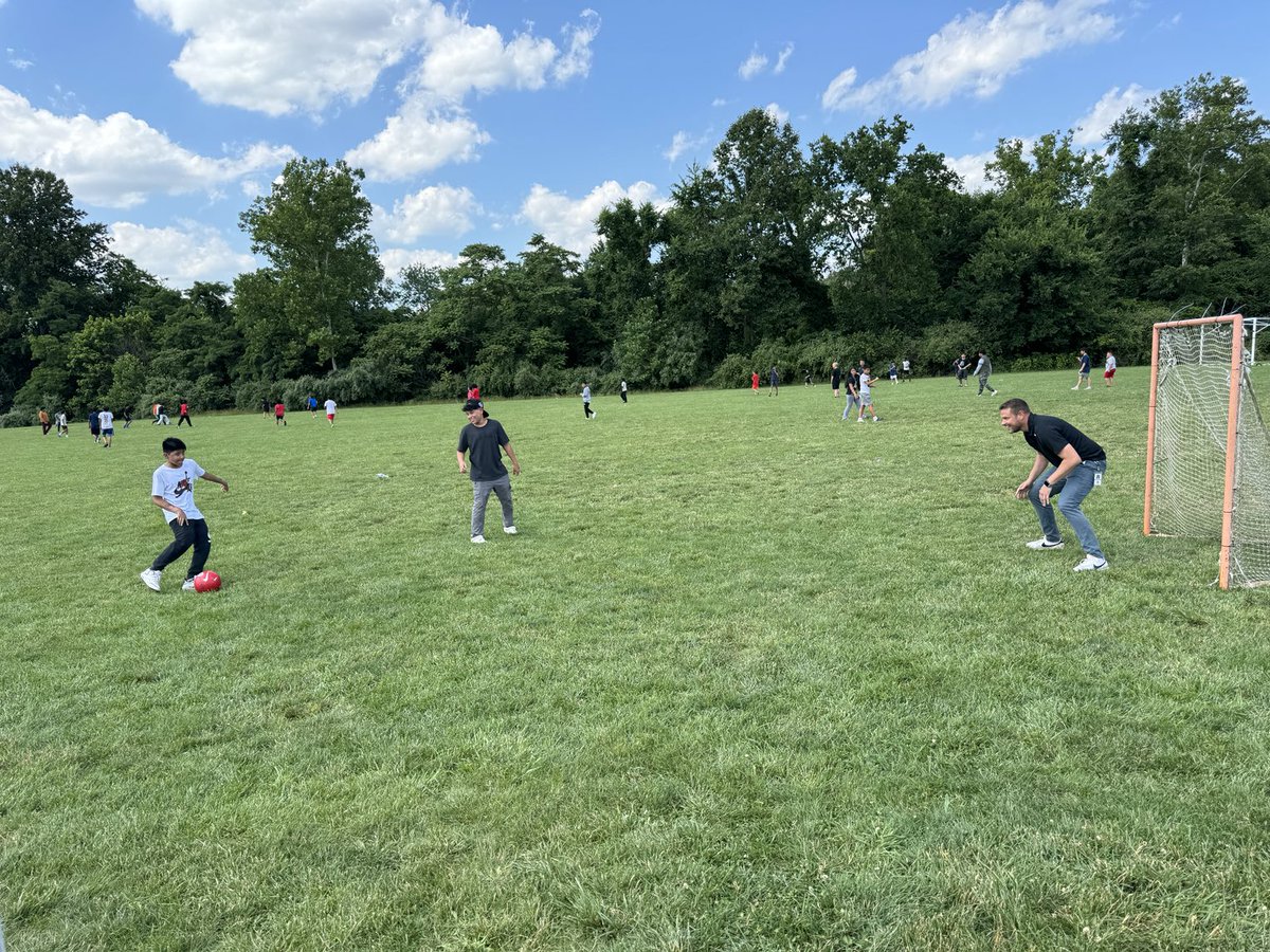 _MsDuenas's tweet photo. Our principal is the best goal keeper! He showed his skills today during our 6th grade picnic at The Bend soccer field!⚽️😁⁦@RBMS_Official⁩ https://t.co/YSSb2Sgzza