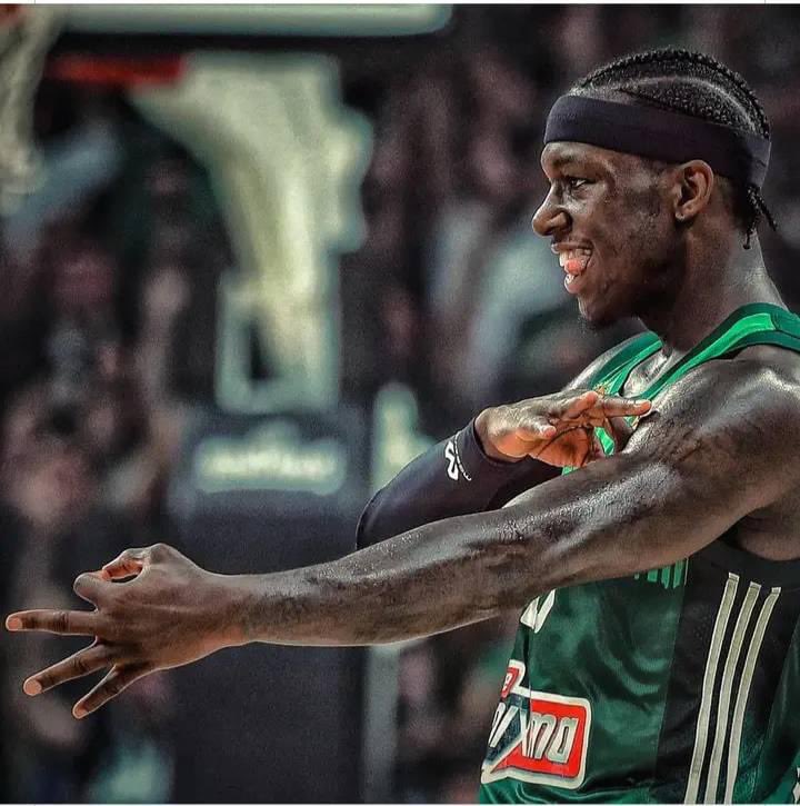 IriniDarmi's tweet photo. Ελάτε προς τα πάνω να δω κάτι…. #paobc https://t.co/WFB9pheIbA