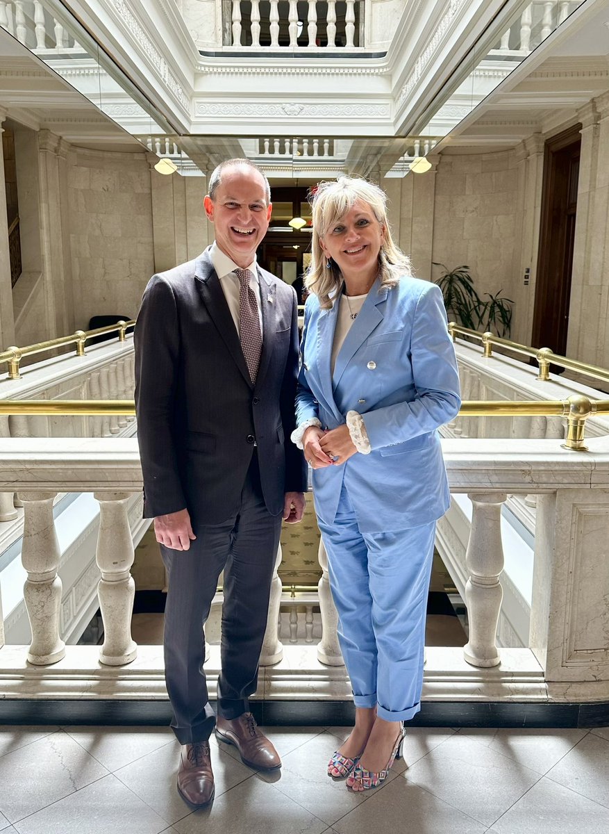 AndreeLaforest's tweet photo. Avec @EricGirardMFQ, nous avons annoncé la conclusion d’une entente avec le gouv. du Canada pour le développement et l’entretien de nos infrastructures municipales. Au total, le Québec recevra plus de 2,8G$ du Fédéral. Excellente nouvelle pour toutes nos municipalités! 🤝🏻 https://t.co/GoYDhJYz1S