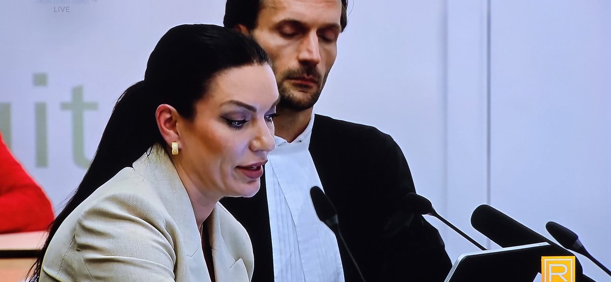 marcelbar8's tweet photo. Terechte vraag van de voorzitter van de Rb aan #AliB: heb je de signalen van de vrouwen wel goed gelezen? Die vent zit zo opgesloten in zijn eigen gelijk, totaal geen zelfreflectie, zelfs in de slachtofferrol schieten. Naar jongeren toe is dit het slechte voorbeeld geven. #renze https://t.co/7bhFaM73Eg