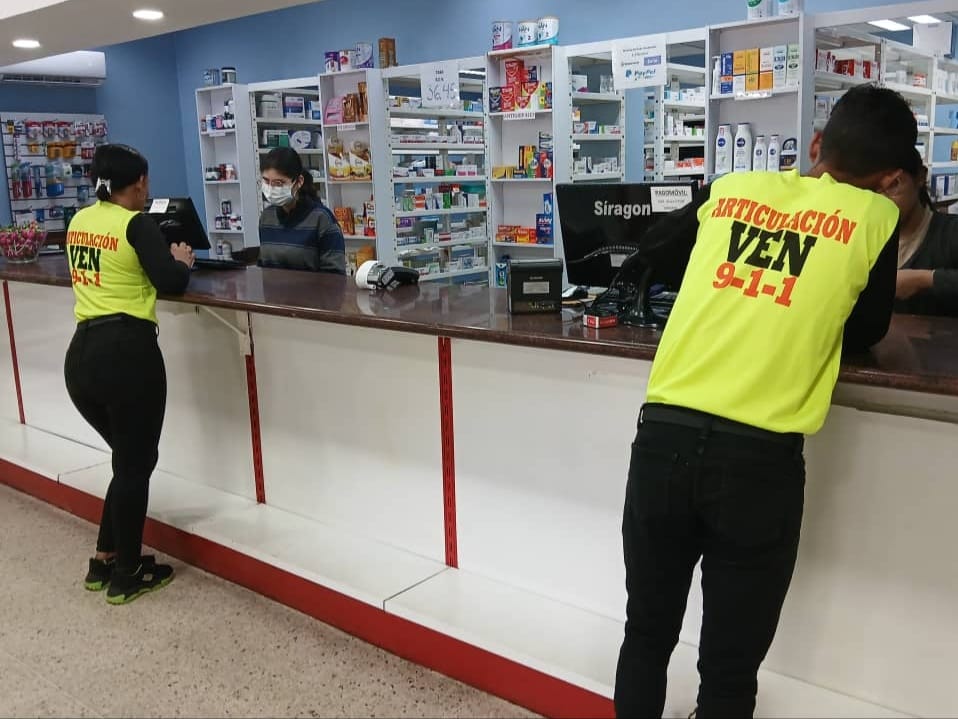 ven911delta's tweet photo. ¡TRABAJANDO POR VENEZUELA!
Trabajando arduamente gracias a los esfuerzos del Presidente Maduro, en llevar la paz y seguridad a cada rincón del País, Abordaje Informativo.
#CreemosEnNuestroPueblo
@nicolasmaduro
@lizetadelta @remigioceballos @Oficial_VEN911 
@dicurualberth https://t.co/XtostYnNdx
