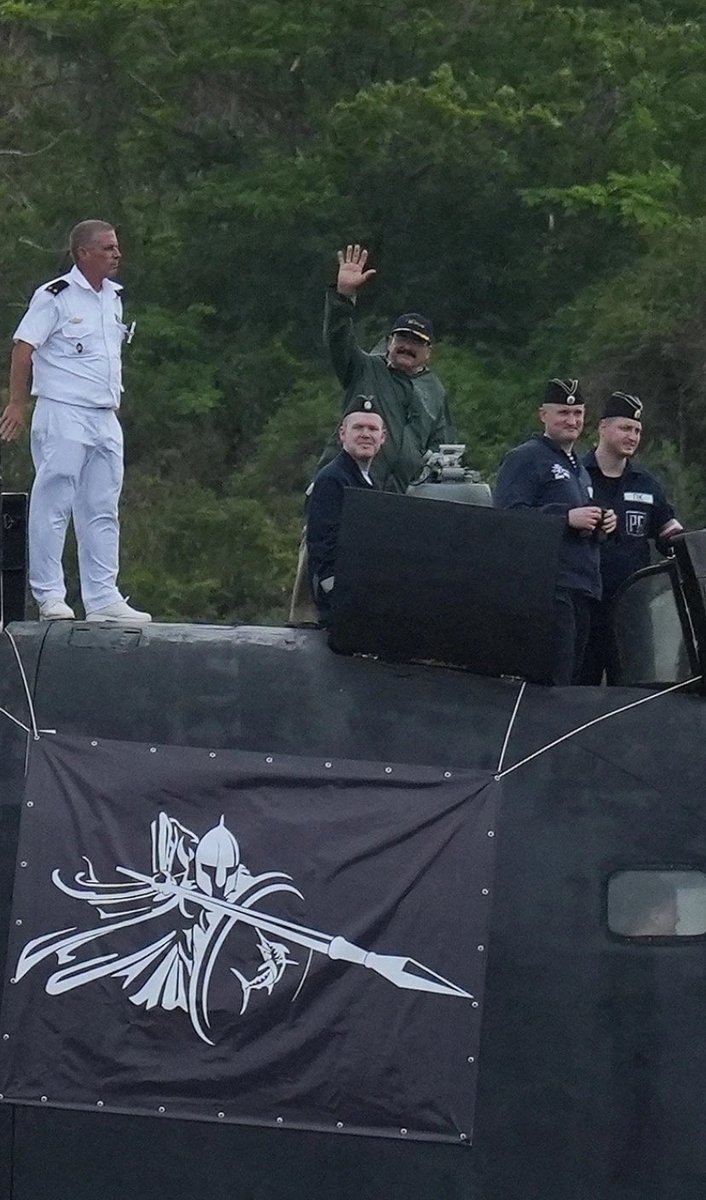 Russian Submarine tweet media