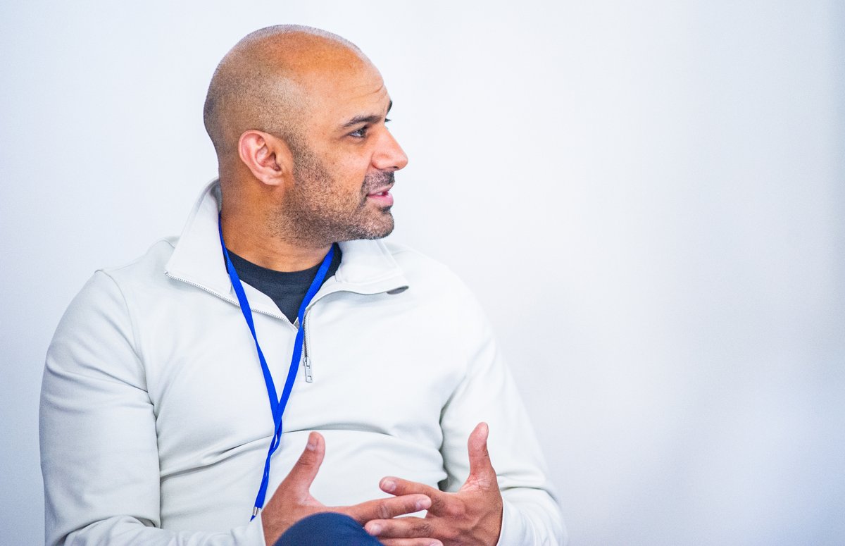 meshcon's tweet photo. AI is transforming personalization-at-scale, says Naqaash Pirani of @AdobeCanada. What AI does really well is take a piece of content and in a few clicks, personalizes and formats it for different audiences, languages, channels and more. 
#meshcon https://t.co/xuUS1rKyUb