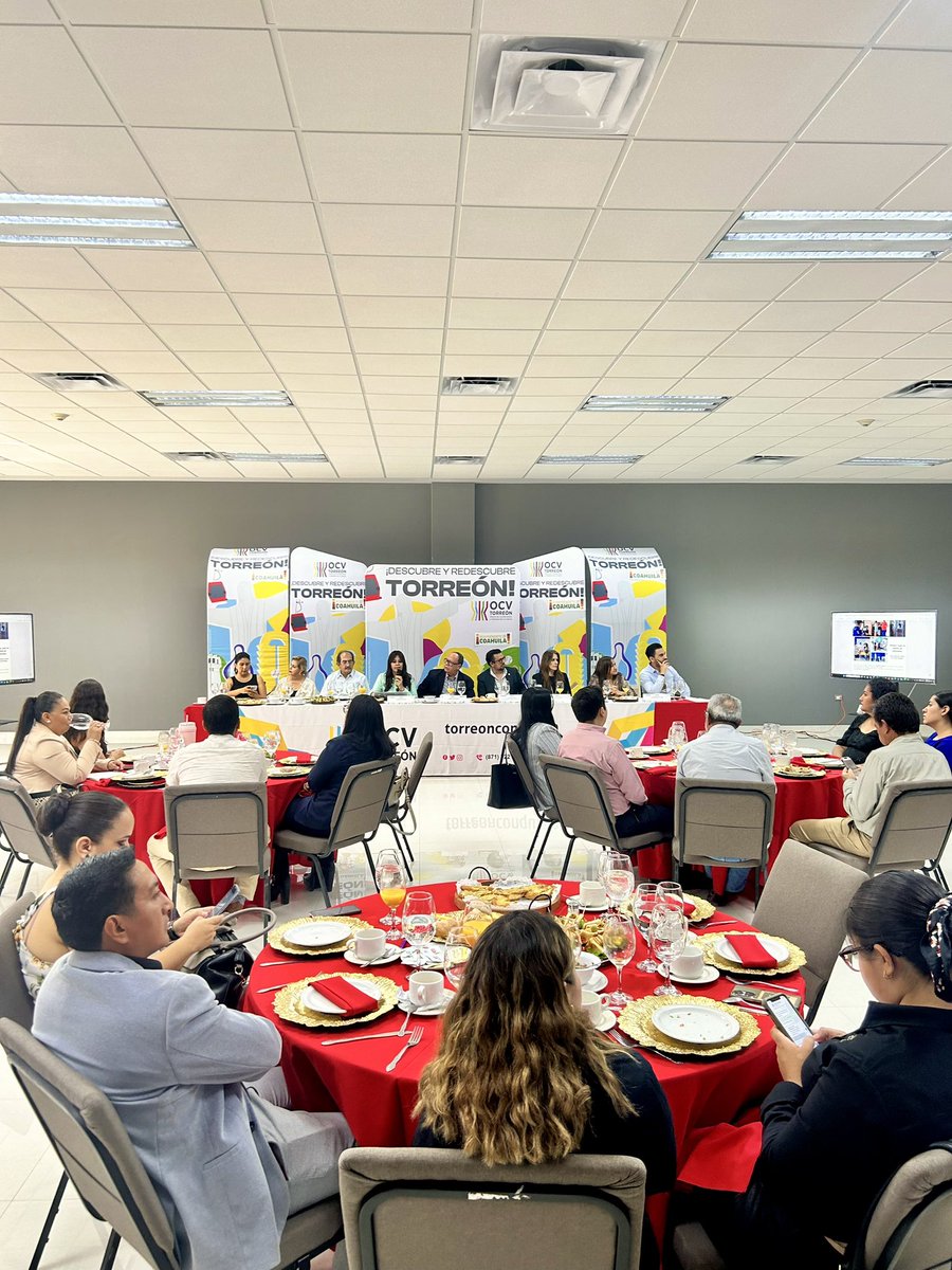 🟢📣Agradecemos la presencia del Lic. Luis Téllez, director de Turismo #Torreón, y a <a href="/CCTorreon/">Centro de Convenciones Torreón</a> representado por su directora Lic. <a href="/LORESAFFA/">Lorena Safa S °ॐ°</a>, por las atenciones brindadas durante esta asamblea. 🫡