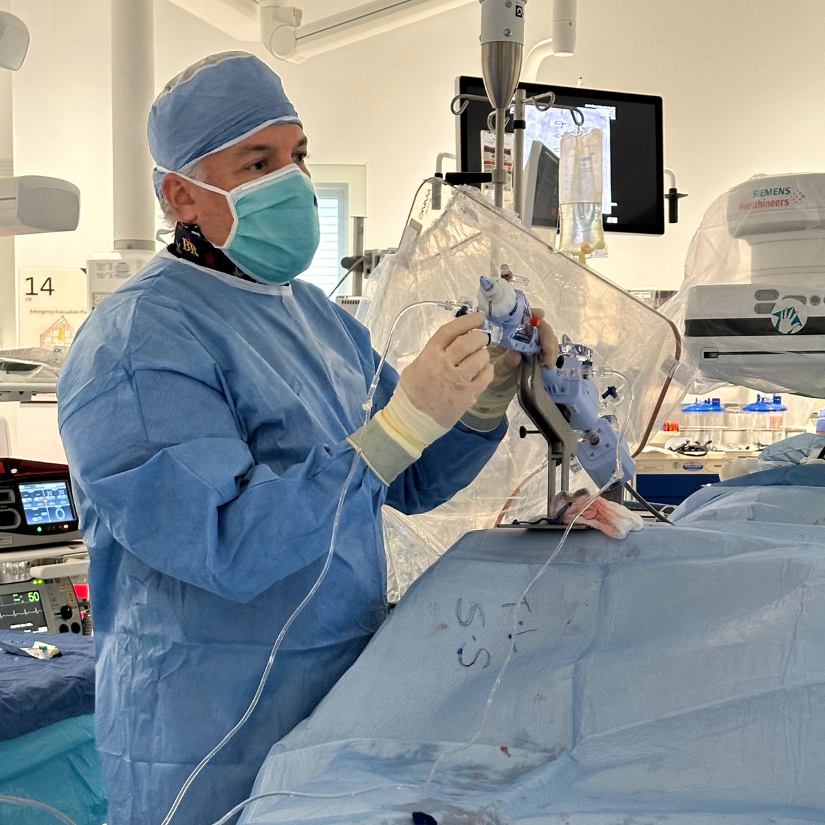 NorthwellHealth's tweet photo. Way to go! 🎉🫀 The Sandra Atlas Bass Heart Hospital structural heart team performed the 1st-ever commercial TriClip case on Long Island at North Shore University Hospital! This minimally invasive procedure helps to control blood flow from the right atrium to the right ventricle. https://t.co/BfziubrEXj
