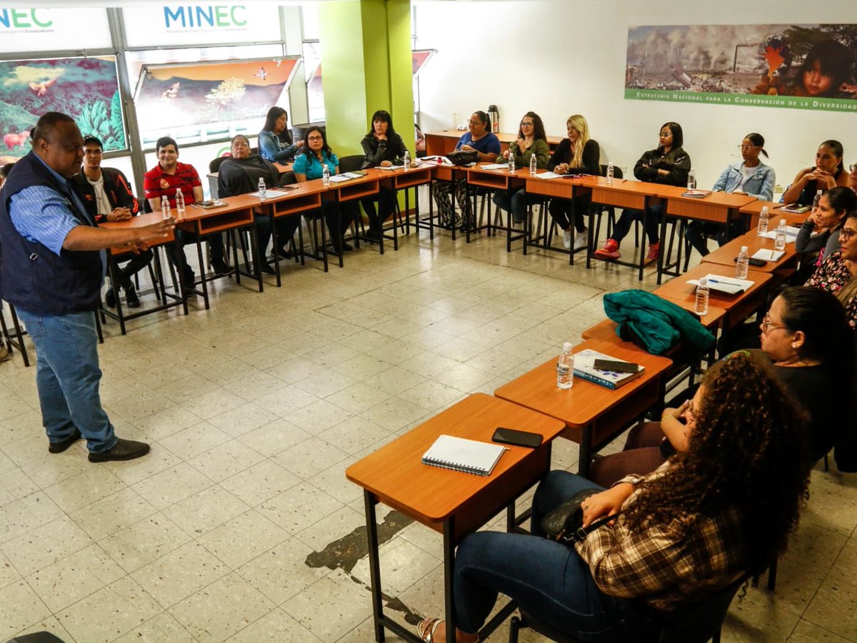 MinecOficial's tweet photo. 📊Se desarrolló un taller dirigido a los trabajadores y las trabajadoras del Minec sobre Planificación Estratégica

Esta actividad proporcionó de forma dinámica los componentes básicos para alcanzar una óptima planificación estratégica y cumplir el plan de formación 
1/2 https://t.co/Jt0x0Vglex