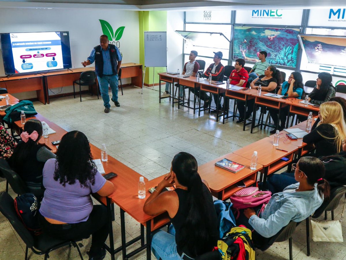 MinecOficial's tweet photo. 📊Se desarrolló un taller dirigido a los trabajadores y las trabajadoras del Minec sobre Planificación Estratégica

Esta actividad proporcionó de forma dinámica los componentes básicos para alcanzar una óptima planificación estratégica y cumplir el plan de formación 
1/2 https://t.co/Jt0x0Vglex