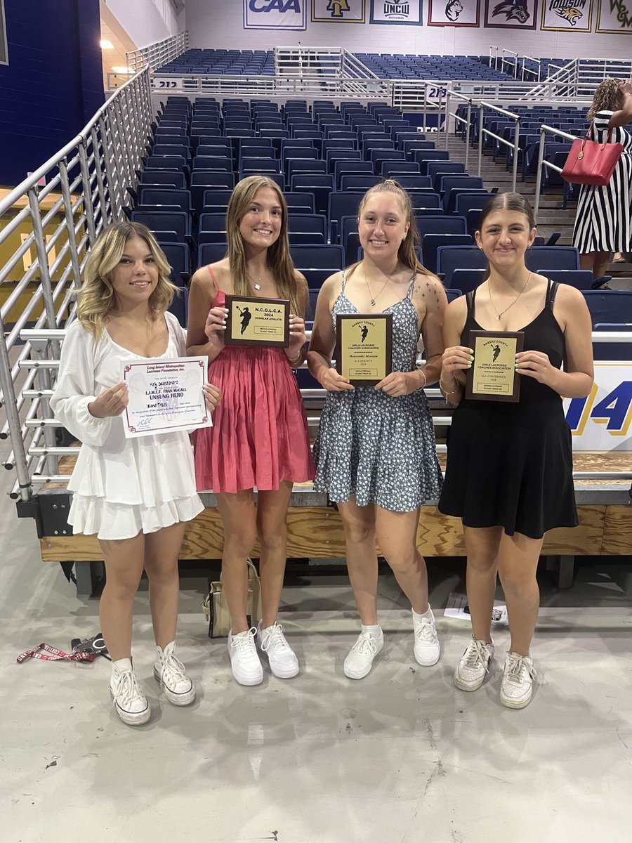 Proud of these girls for all of their accomplishments this season! 🥍