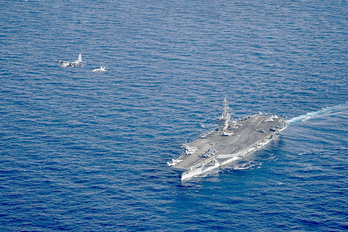 USNavy's tweet photo. #USNavyPhotosoftheDay:

1️⃣ @GW_CVN73 CSG underway with Chilean navy #southernseas24 @NAVSOUS4THFLT 
2️⃣ #EODMU2 train during @NATO #BALTOPS24 @USNavyEurope
3️⃣ @TheRealCVN71 transits @INDOPACOM
4️⃣ CIC watch aboard @USSHIGGINS #ValiantShield24 @INDOPACOM
👉 https://t.co/aZddB6hxYf https://t.co/z6TiJBvBJR