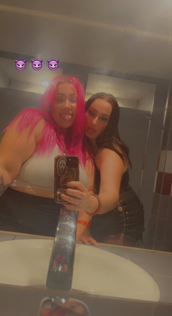 queenbsteph23's tweet photo. #lovemyfriends #OF #letmedrainyouraccount we so cute! https://t.co/CKhJrjqy39