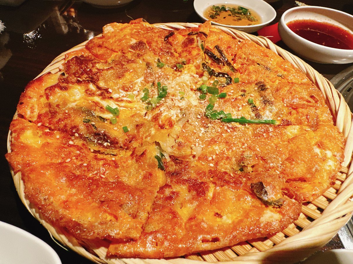 yyoshikawa08's tweet photo. 焼肉酒家 傳々へ
グルメな友人の行ってみたいお店リストを一緒に訪問🍺
極厚タンなど、上質なお肉をたくさんいただきましたー💕
グルメな人と一緒だと、新しい体験ができますね〜😋
#焼肉酒家傳々
#月島グルメ
#焼肉 https://t.co/gxkJrwpddK