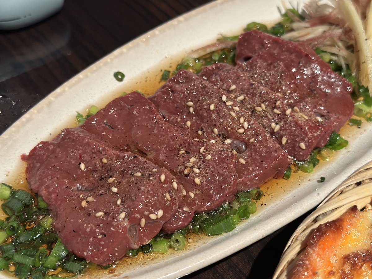 yyoshikawa08's tweet photo. 焼肉酒家 傳々へ
グルメな友人の行ってみたいお店リストを一緒に訪問🍺
極厚タンなど、上質なお肉をたくさんいただきましたー💕
グルメな人と一緒だと、新しい体験ができますね〜😋
#焼肉酒家傳々
#月島グルメ
#焼肉 https://t.co/gxkJrwpddK