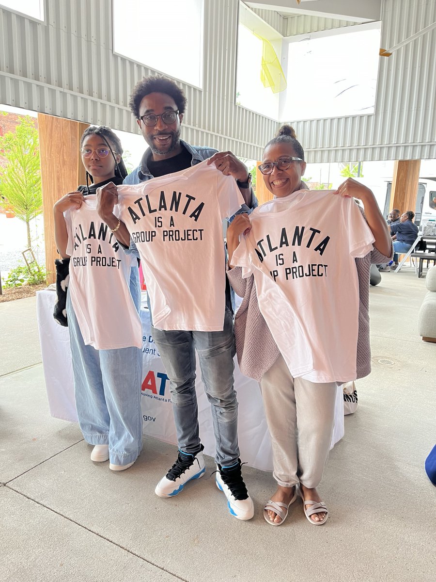 ATLDOT's tweet photo. Thank you to all of the upper westside residents who came to meet us at the @CityofAtlanta's Community Engagement Day at @GoatFarmArtsCtr! It was wonderful to get to know you and chat about ATLDOT services in this fast-growing part of the city.
#MovingAtlantaForward #ATLStrong💪 https://t.co/GzgnXcHsBN