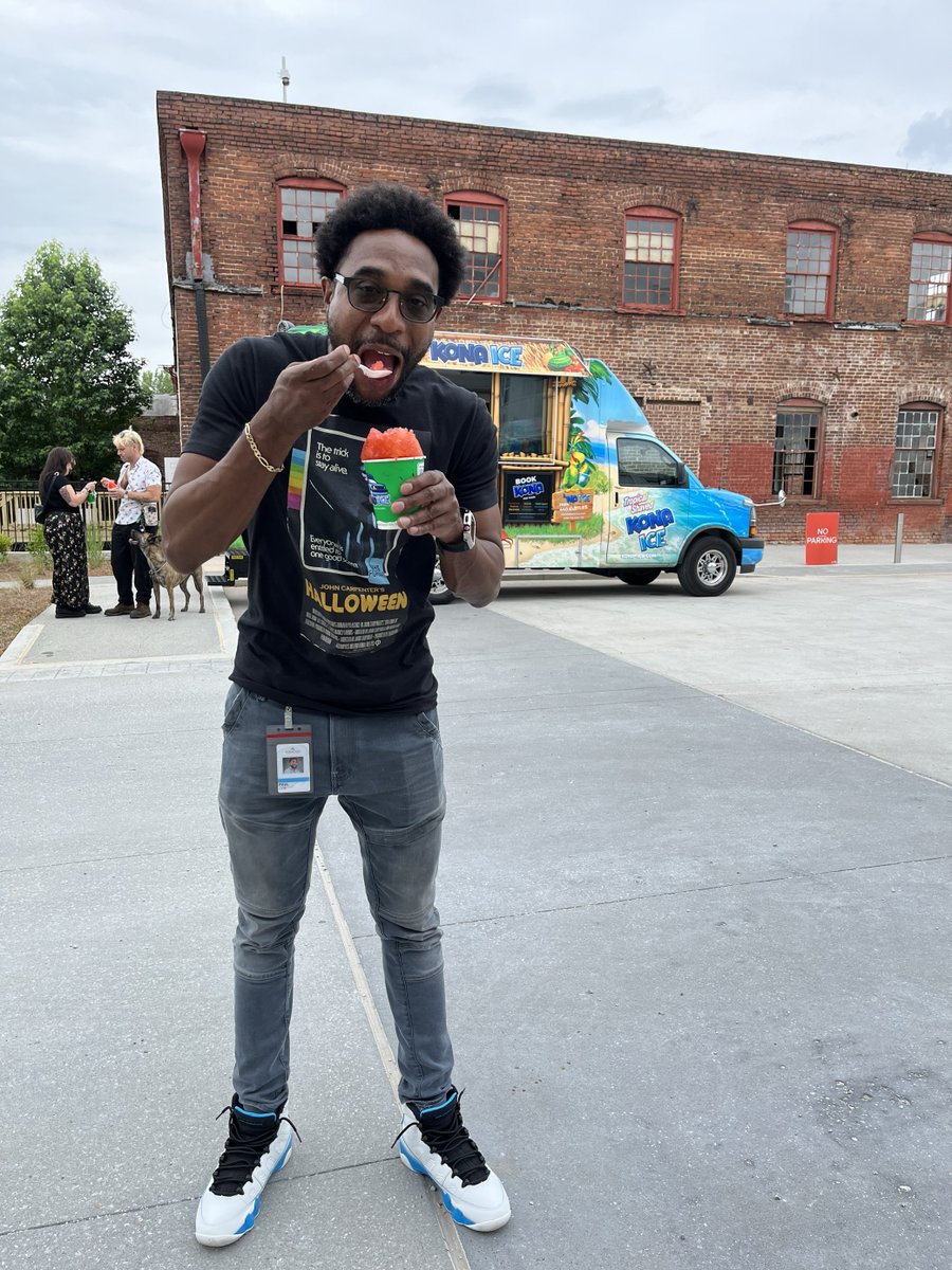 ATLDOT's tweet photo. Thank you to all of the upper westside residents who came to meet us at the @CityofAtlanta's Community Engagement Day at @GoatFarmArtsCtr! It was wonderful to get to know you and chat about ATLDOT services in this fast-growing part of the city.
#MovingAtlantaForward #ATLStrong💪 https://t.co/GzgnXcHsBN