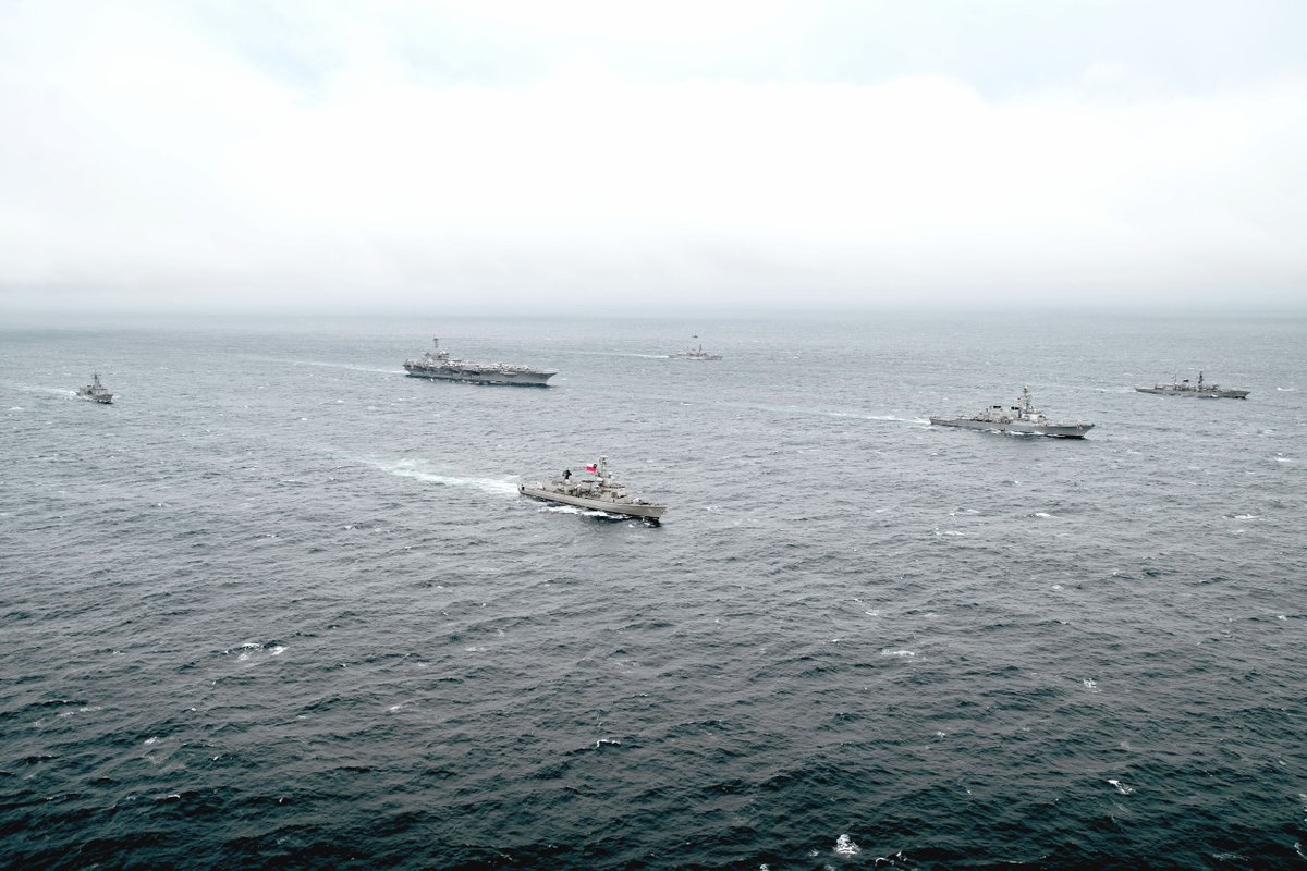 USNavy's tweet photo. #USNavyPhotosoftheDay:

1️⃣ @GW_CVN73 CSG underway with Chilean navy #southernseas24 @NAVSOUS4THFLT 
2️⃣ #EODMU2 train during @NATO #BALTOPS24 @USNavyEurope
3️⃣ @TheRealCVN71 transits @INDOPACOM
4️⃣ CIC watch aboard @USSHIGGINS #ValiantShield24 @INDOPACOM
👉 https://t.co/aZddB6hxYf https://t.co/z6TiJBvBJR