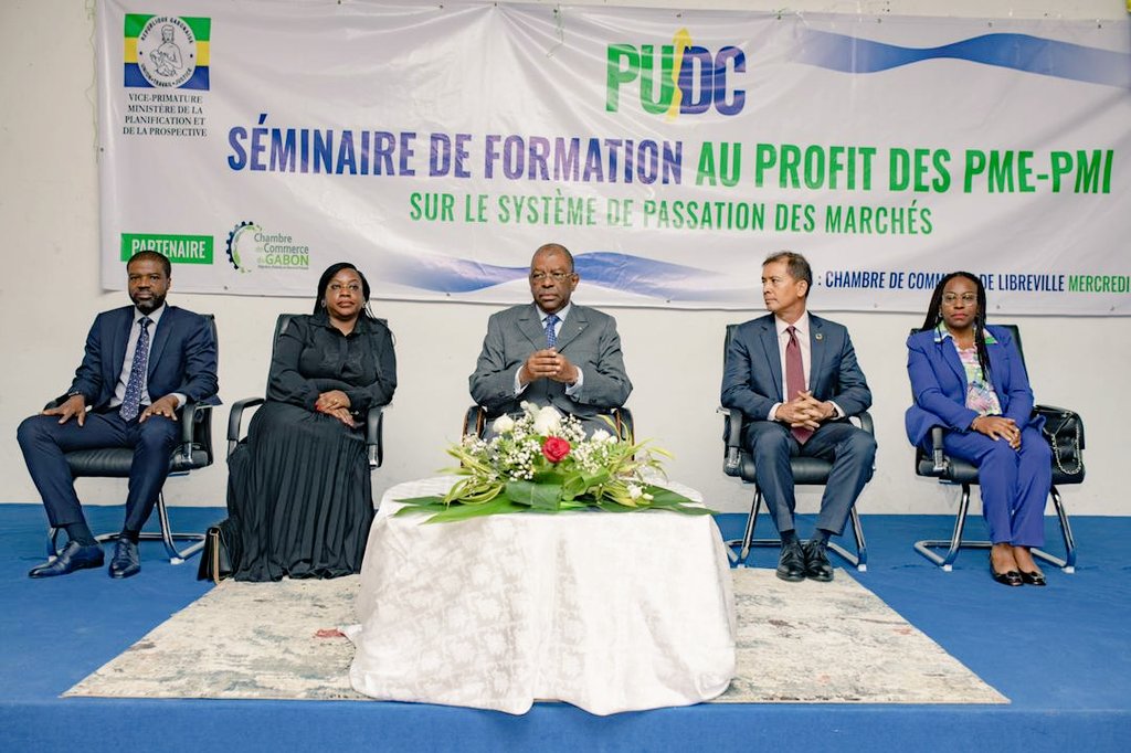 PatriciaOzoung1's tweet photo. Séminaire de formation pour aider les PME-PMI gabonaises à répondre aux appels d'offres des marchés publics. Ainsi, elles auront accès à la commande publique du Programme d'Urgence de Développement Communautaire #PUDCGabon piloté par #undpgabon. https://t.co/cmdUlHr9fc