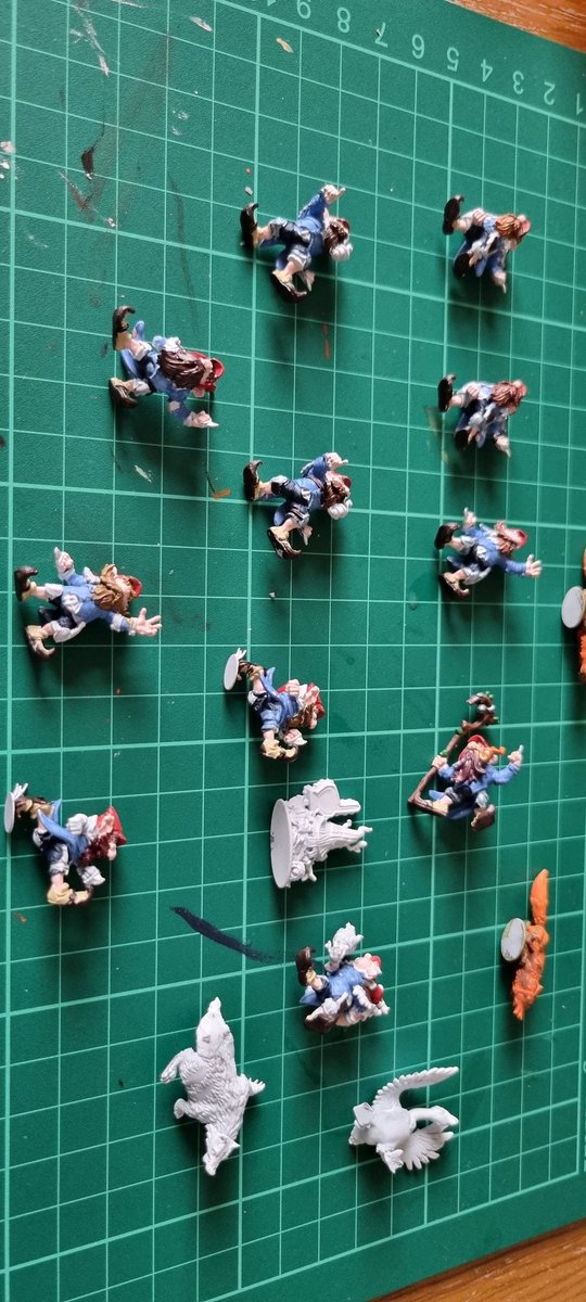 #bloodbowl My Gnome blood bowl team is coming along, not going to be the best painted mixtures ever, as it's ben a long time since I last painted. But still having fun 😁