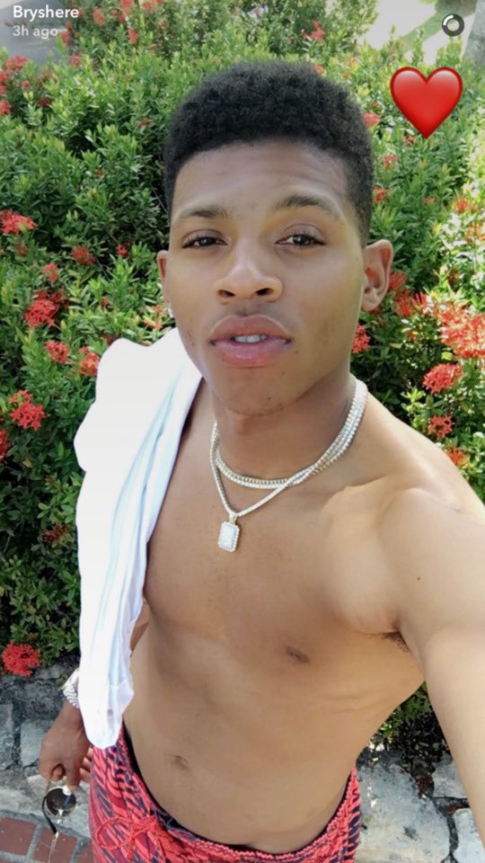 2 pic. Bryshere Y. Gray #booty #gay #bi #feetmaster #footfetısh #feet #Onlyfan #porn #feetworshi̇p https://t.co/7njBvaXbEg