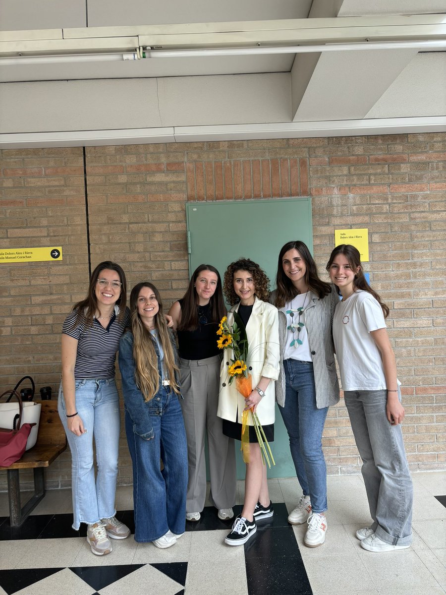 Congratulations to Marsela Karemani for successfully defending her  TFM as last effort of the Translational Medicine Master at the University of Barcelona! We are all proud of you! 👏 👏👏<a href="/paulacantallops/">Paula Cantallops Vilà</a> <a href="/SererolsLaura/">Laura Sererols Viñas</a> , Gemma, Carmen, Ash <a href="/idibaps/">IDIBAPS</a>
