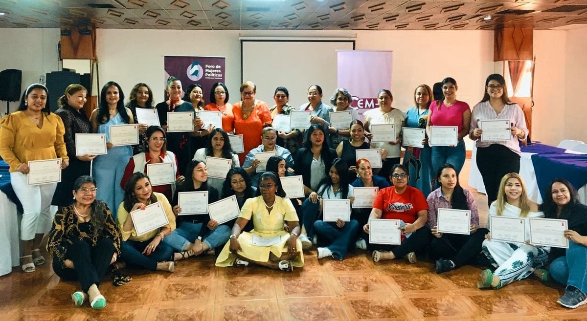 CESPAD_HONDURAS's tweet photo. 🟣Mujeres hondureñas que aspiran a participar en política se capacitan

📌Le denominan la “Escuela de Formación Feminista” y fue creada para fortalecer las capacidades de las mujeres hondureñas que aspiran a incursionar en política. En este espacio han coincidido mujeres de diversas regiones del país y sin distingos de ninguna naturaleza, pues el objetivo es común: acceder a la toma de decisiones en el ámbito político, con conocimiento y en igualdad de condiciones que los hombres. 

➡️Lee más aquí: https://t.co/AfTQ6mOui8