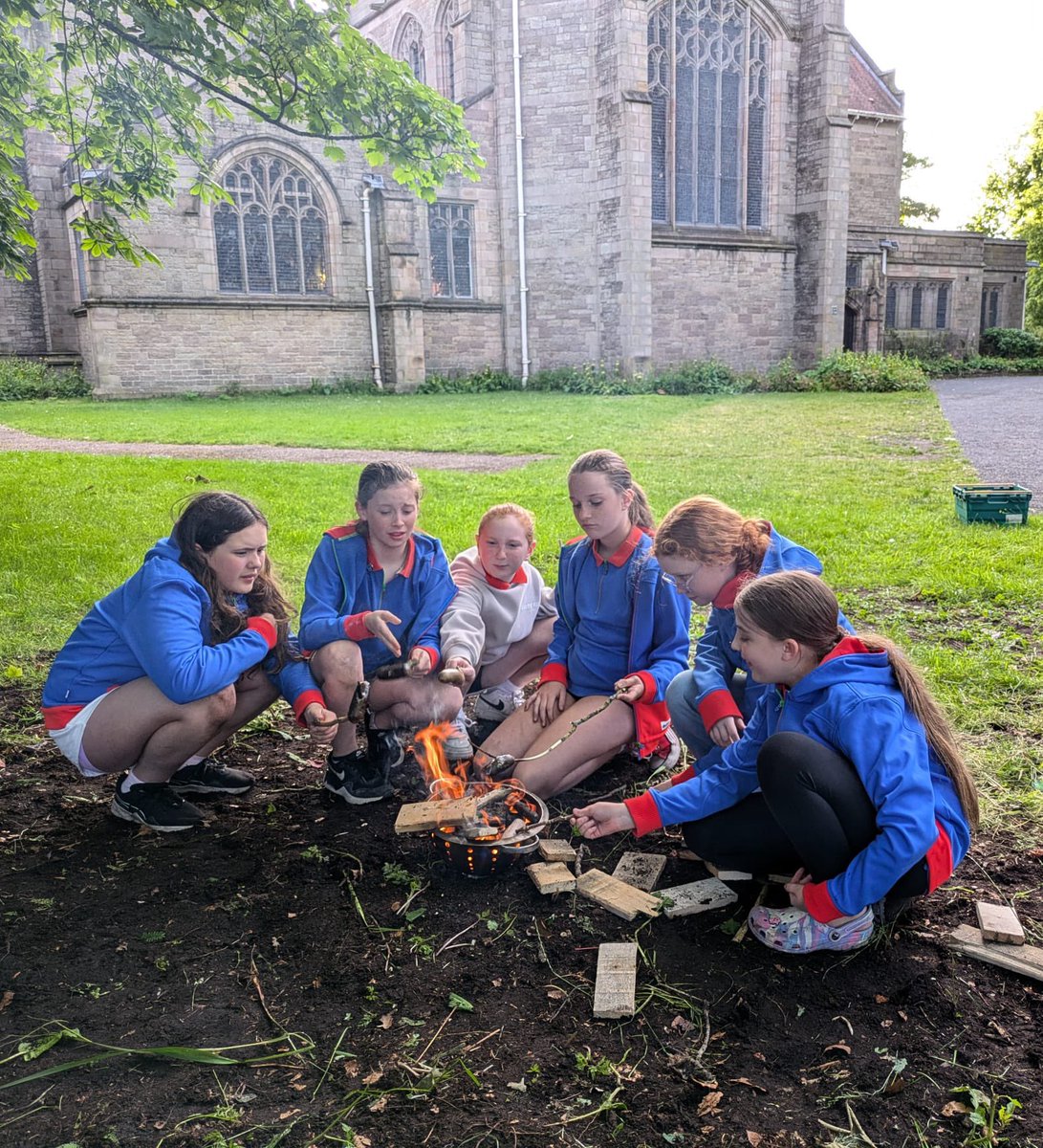 Colander cooking is a great way to learn open fires 🔥 cooking skills @LancsNW <a href="/Girlguiding_NWE/">Girlguiding North West England</a>