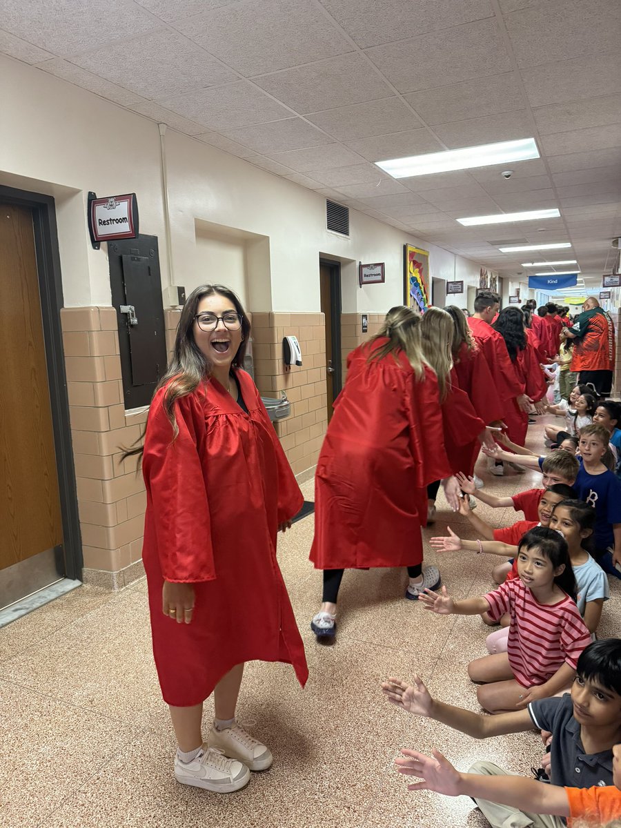 Congrats to the 2024 senior class!! 🎓 Such a special tradition😊