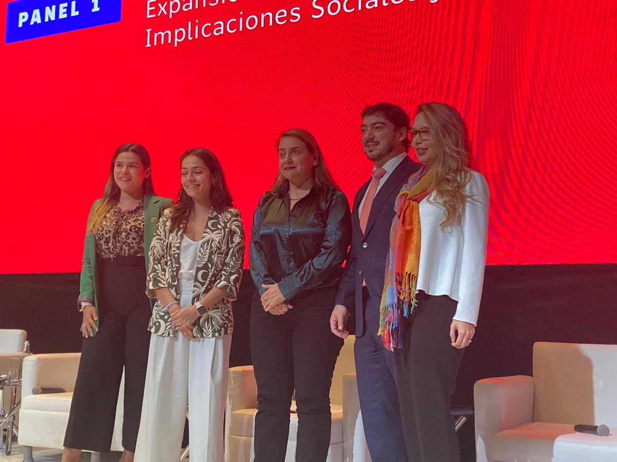 Desde Colombia e invitados por <a href="/ProChile/">ProChile</a>, participamos en "Chile Summit Colombia 2024: Servicios que marcan tendencias" donde formamos parte del foro sobre experiencias del sector energético chileno y realizamos una presentación sobre la expansión de la infraestructura energética