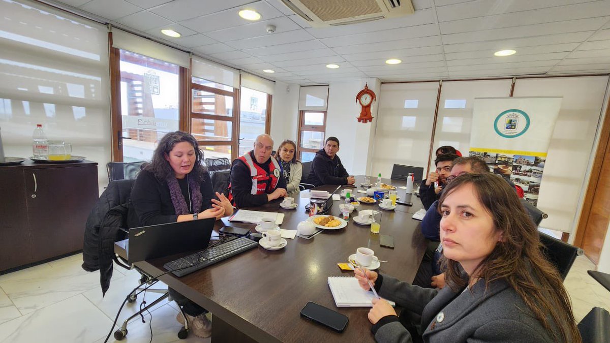 seremisaludohi's tweet photo. Este miércoles la Seremi de Salud de O’Higgins Dra Carolina Torres Pinto visitó las comunas de Pichilemu y Peralillo donde sostuvo una reunión con el alcalde Cristian Pozo Parraguez y Claudio Cumsille. https://t.co/TWwsJTrgso