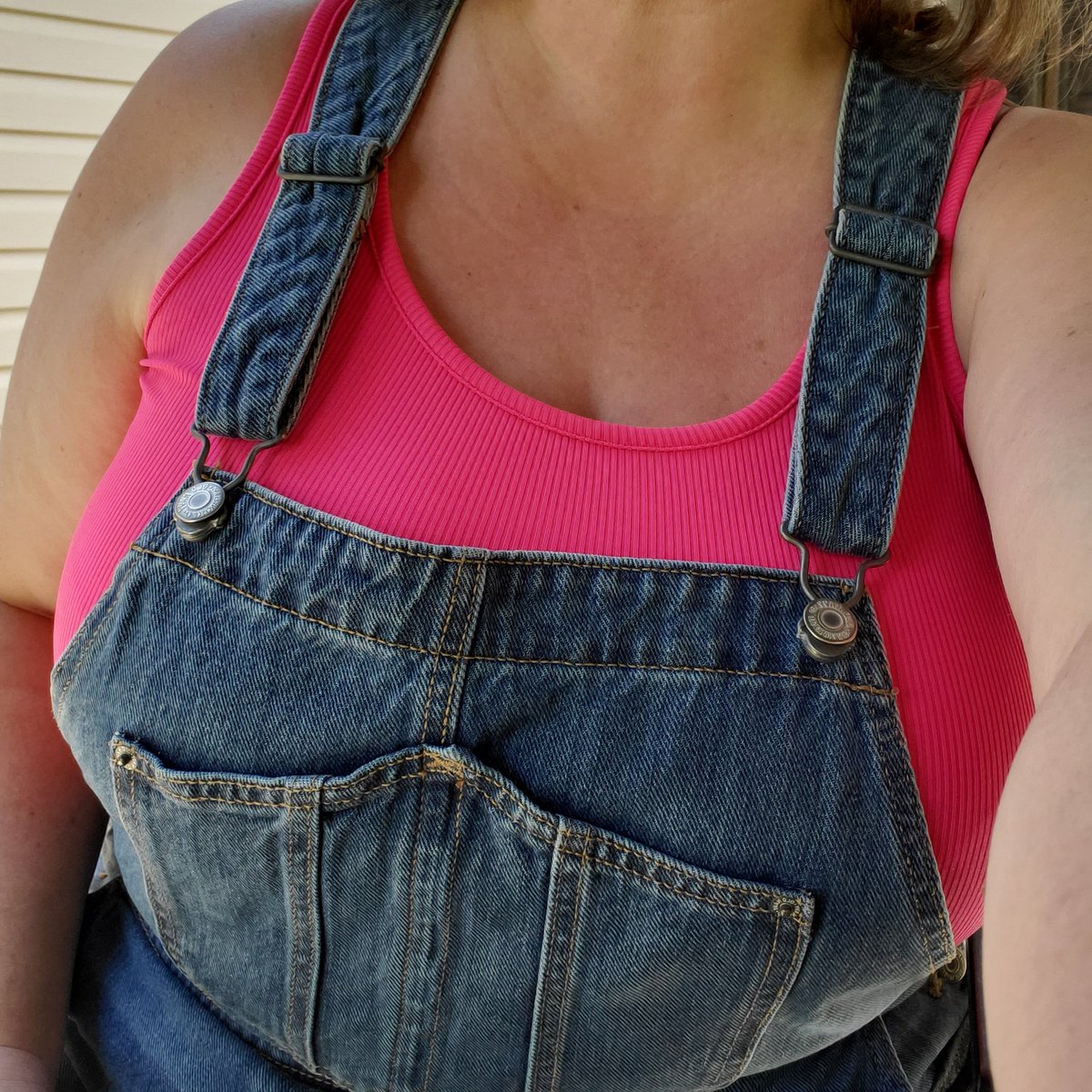 Someone asked if I was wearing pink today. Here you go, someone! ☺️ On Wednesdays we wear pink and arf 🎀