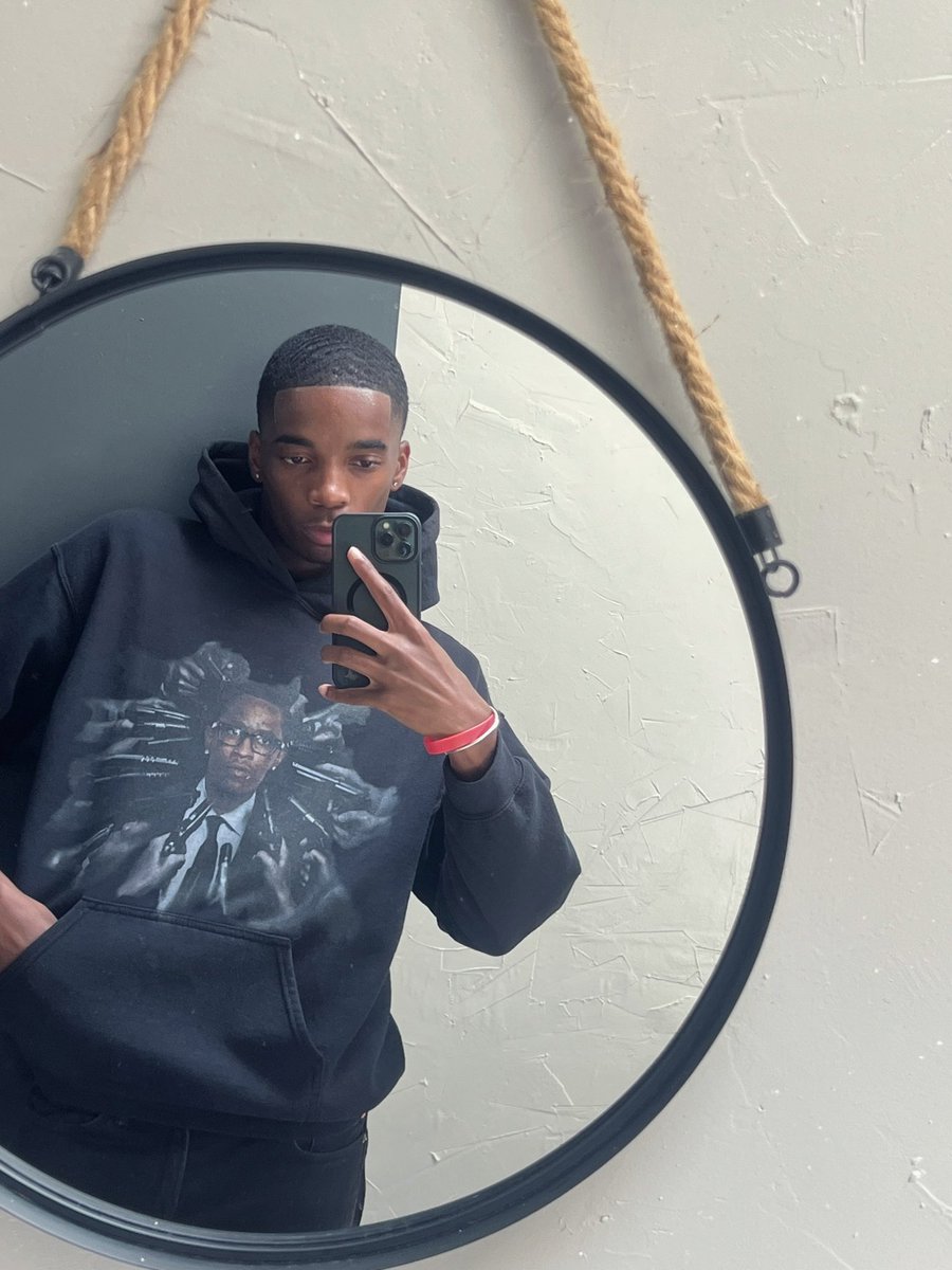 leterancee's tweet photo. free thug 💯 https://t.co/tsgUPYYZxU
