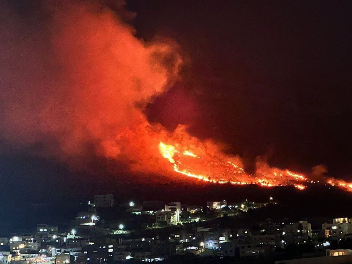 SilentlySirs's tweet photo. #IsraelIsBurning
Now... A massive fire is spreading in Kafr Nahaf due to #Hezbollah's rocket attack. https://t.co/YxWa8EpNeN