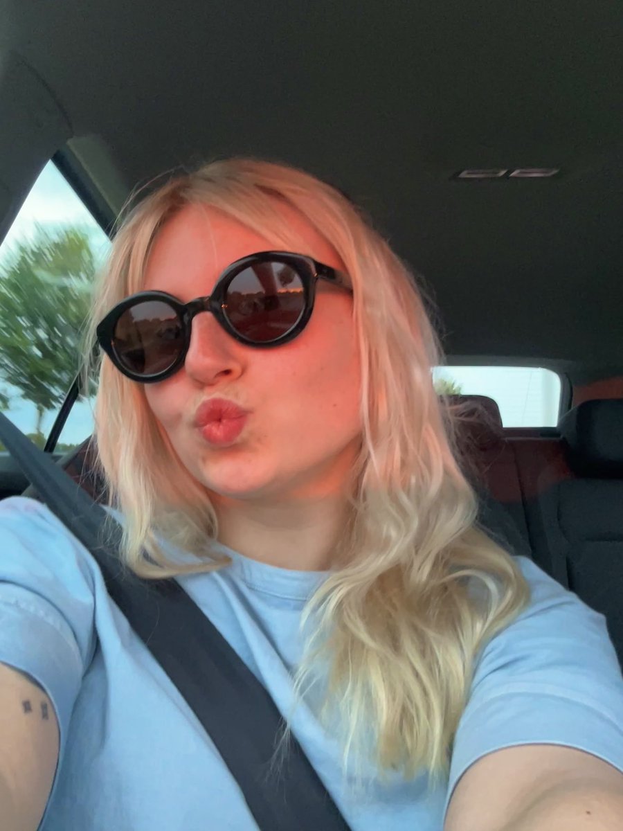 ANYWAY morgen kappersafspraal en dit is de huidige situatie dus als iemand suggesties heeft, shoot!