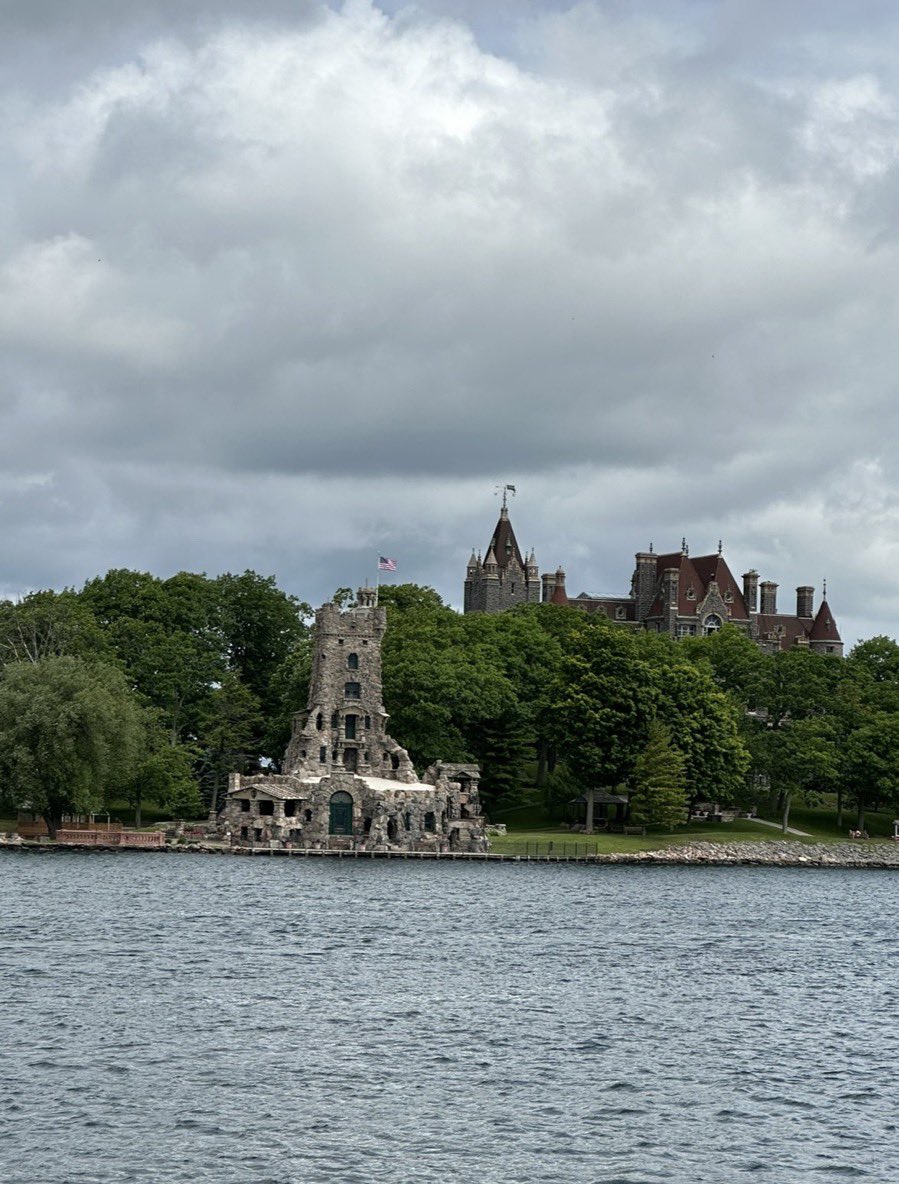 kimj19770's tweet photo. Imagine someone loving you so much that they would buy an island and build you a castle as a gift for Valentine’s Day 
And then, when you died before it was finished, they abandon the project, and never go back because of how heartbroken they are 
#boldtcastle #heartisland https://t.co/jP2YsmycbR