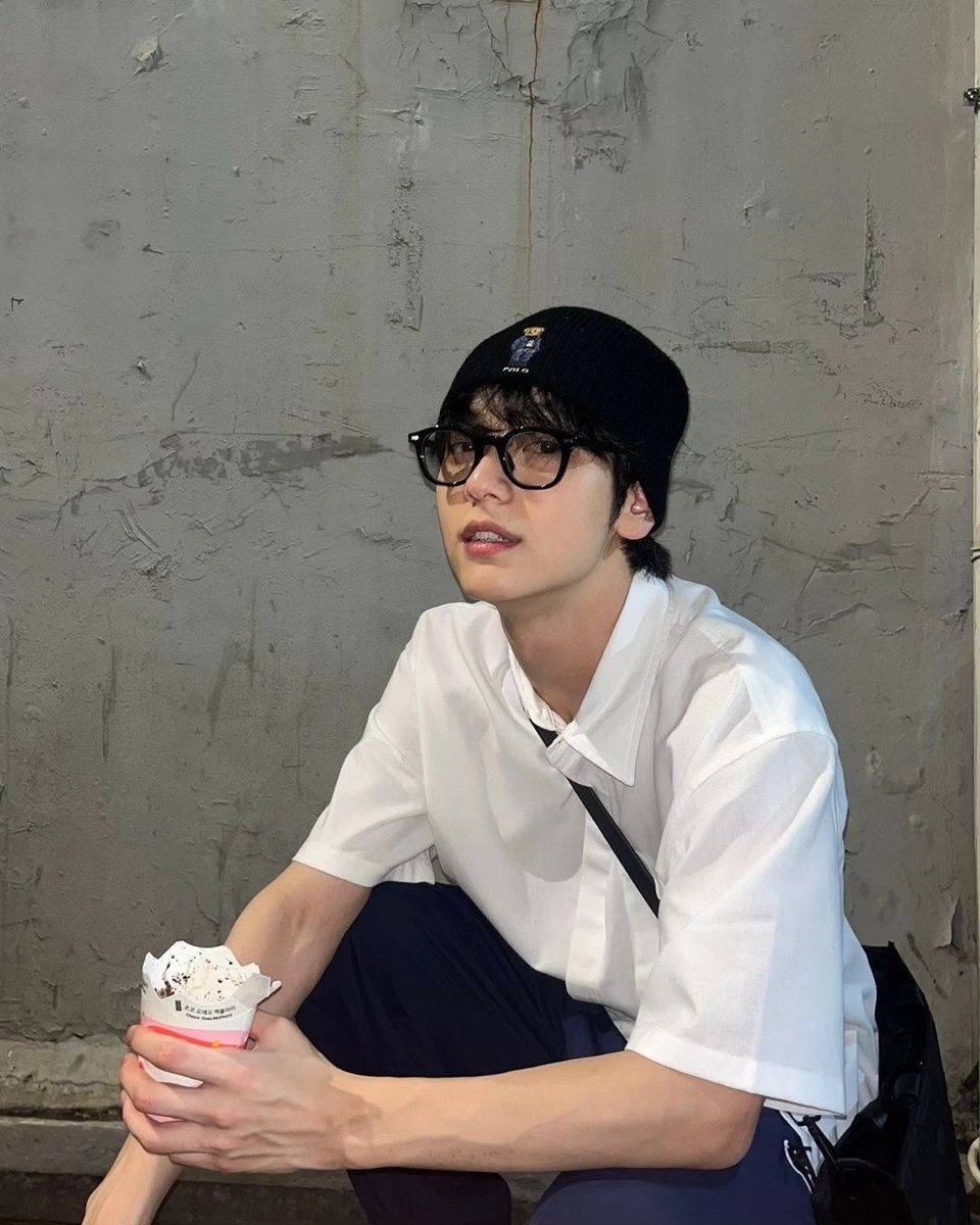 csoobinm's tweet photo. Enjoying a quiet moment with my favorite dessert, I savor each bite as the city buzzes around me. Sometimes, it's the simple pleasures that make the day complete. Just me, my ice cream, and a peaceful corner to reflect. https://t.co/OfPzuXUuIT