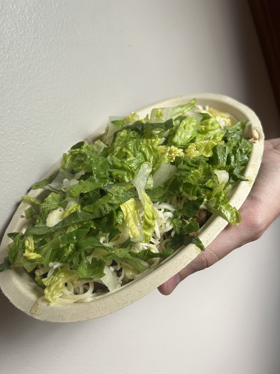 XPalePrincess's tweet image. My husbands chipotle bowl from @CouRageJD sponsored by @ChipotleTweets he got a double Steak, Brown Rice, Double Corn, Cheese and Lettuce bowl.🍲 Thank you so much to both and keep up the good work!! We love your content Courage!! 🦁