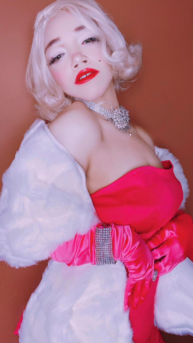 DecklynnM00's tweet photo. 💋💋💋 babyDoll 💋💋💋 #MarilynMonroe #Blond #bombshell #marilyninspired #art #creation #pale #lips #eyemakeup #cute #gap #diamond #furcoat #furjacket #dolledup #beautymark #actress #deckkynnmoo https://t.co/D13LLulwF8