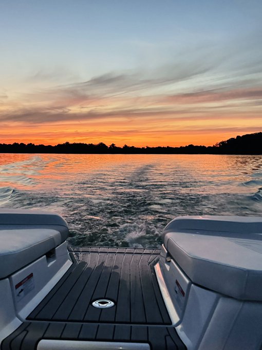 The sunset is beautiful tonight!!! #sunset https://t.co/VZGP7oM90A<a href="/tag/sunset"class="tags">#sunset</a>