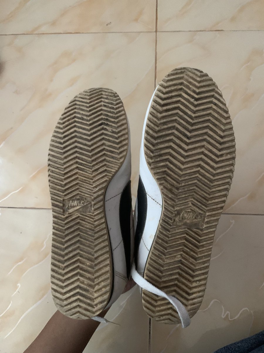 jemensh's tweet photo. Preloved sepatu nike cortez original
Size:  37 (23,5 cm)
Made in: Indonesia
Kondisi sesuai foto
Price: 250 rb / 275 rb (via shopee gratis ongkir) https://t.co/XaVwBH1Kfv