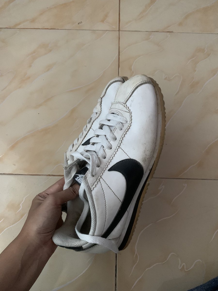jemensh's tweet photo. Preloved sepatu nike cortez original
Size:  37 (23,5 cm)
Made in: Indonesia
Kondisi sesuai foto
Price: 250 rb / 275 rb (via shopee gratis ongkir) https://t.co/XaVwBH1Kfv