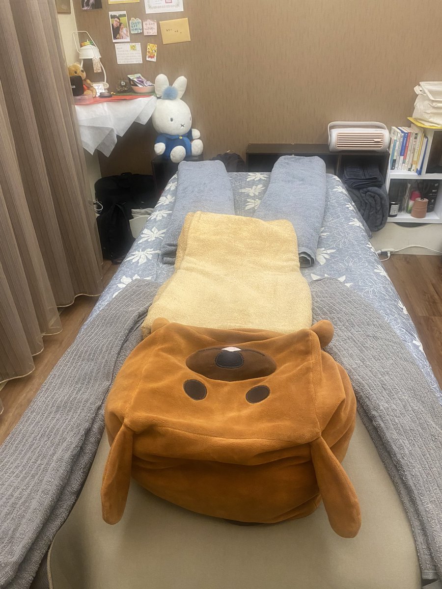 mingte95's tweet photo. 下雨天。也沒什麼事
就找狗狗來練練手法吧

大家上班路上小心～一切平安👍 https://t.co/T8agGSagik