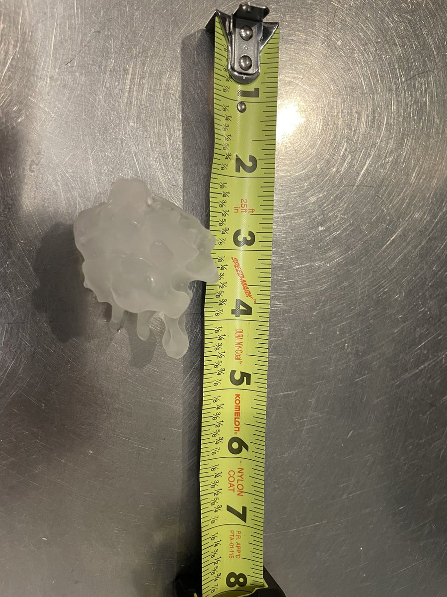 BSmith1068's tweet photo. @Omaha_SarpyWX Can confirm. This fell about 10 min ago. https://t.co/8fwUHODB7i