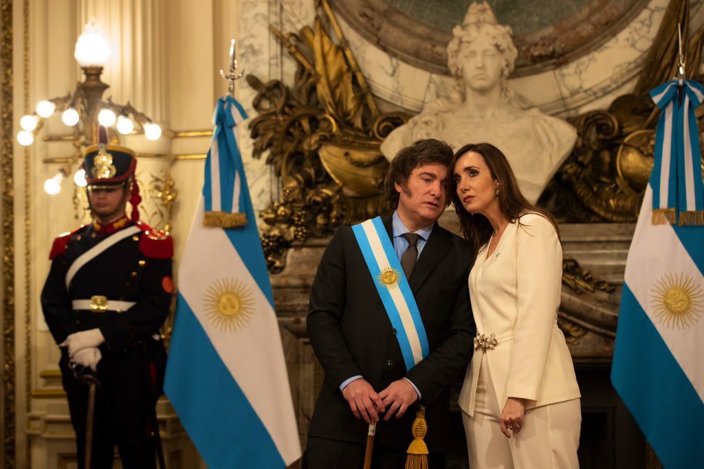 ✅ APROBADA LA LEY BASES EN GENERAL.

La flamante Vicepresidenta de la Nación desempata y APRUEBA LA LEY BASES EN GENERAL 🇦🇷

VIVA LA PATRIA