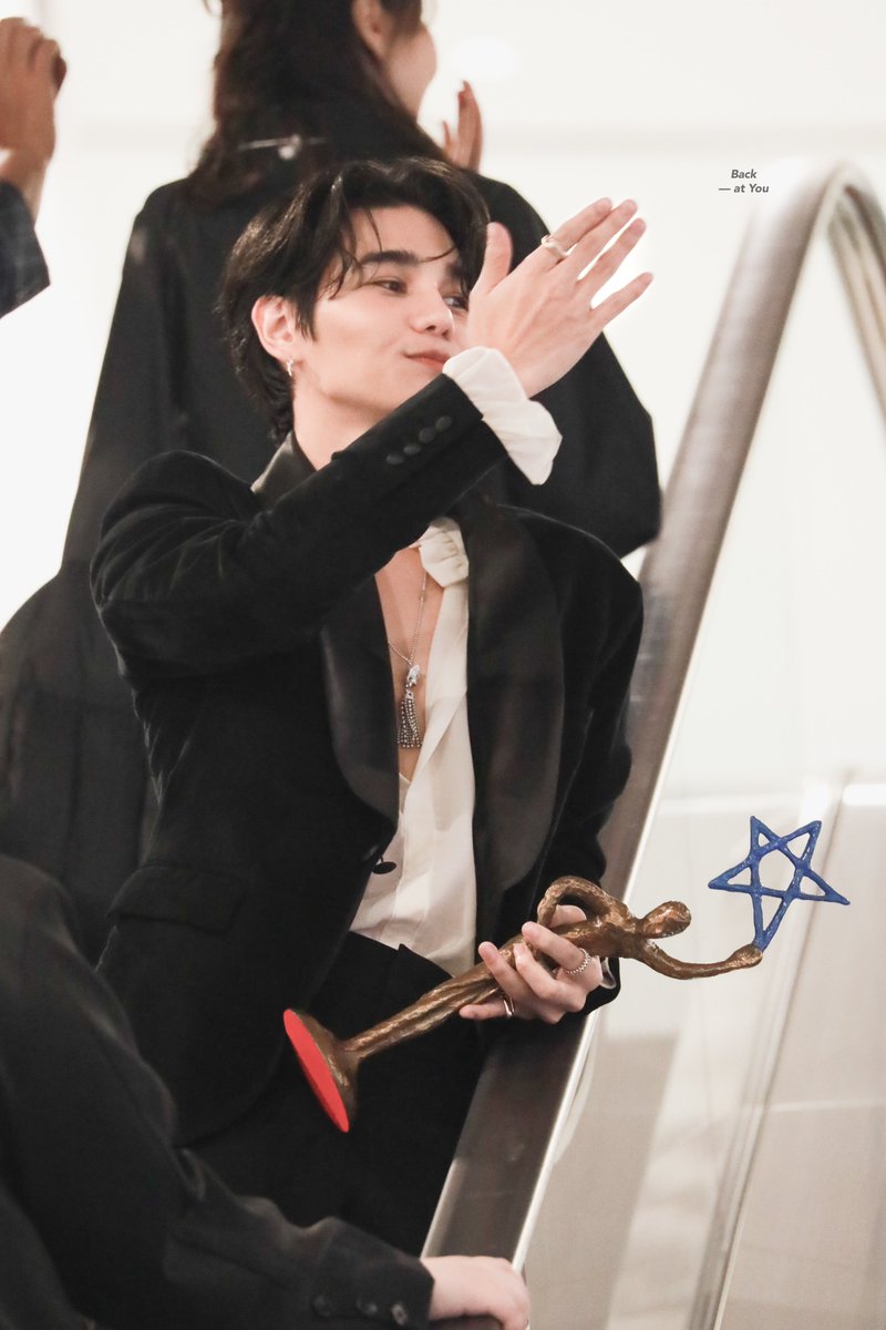backattyou's tweet photo. 061224

— #9entertainAwards2024xJEFF
#9entertainAwards2024

จูปาจุ๊บของยัยคนเก่ง 🤭

❛ 𖥦 ♫

#JeffSatur #saturdayss
⦂ #backattyoupic https://t.co/mcYOHOnhXk