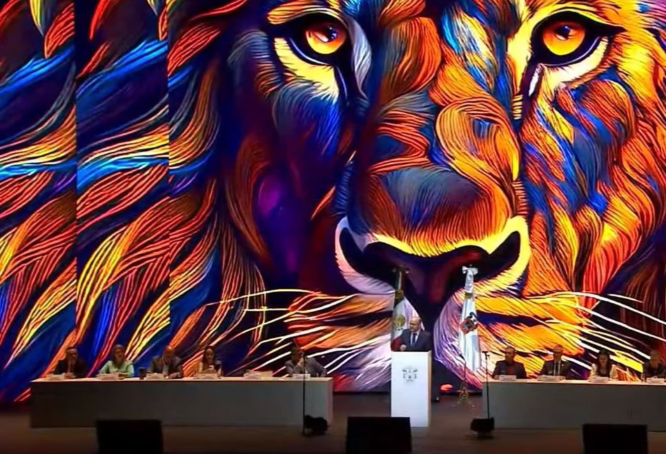 El Rector mas plural, multicolor, dialogante y diverso; así como somos como comunidad. Felicidades <a href="/rvillanueval/">Ricardo Villanueva</a> y gracias por cada paso que construye trayectorias